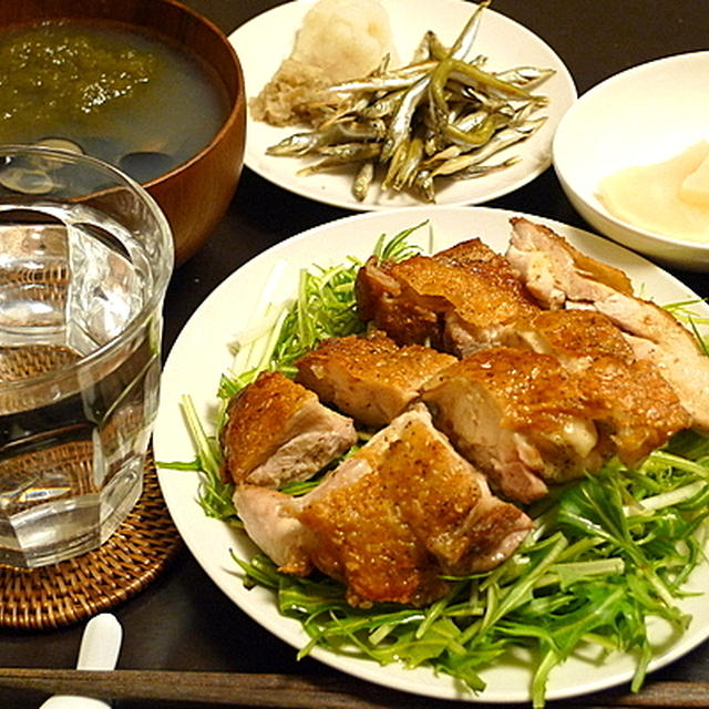 手軽でうまい鶏モモ肉の料理法「チキンソテー バターしょうゆレモンソース オン・ザ・水菜」