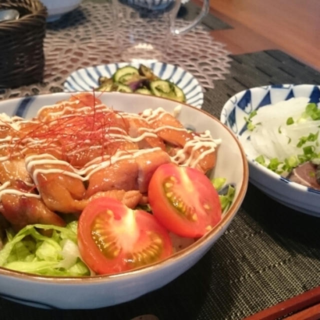 鶏の照り焼き丼とカツオのたたきの夕食