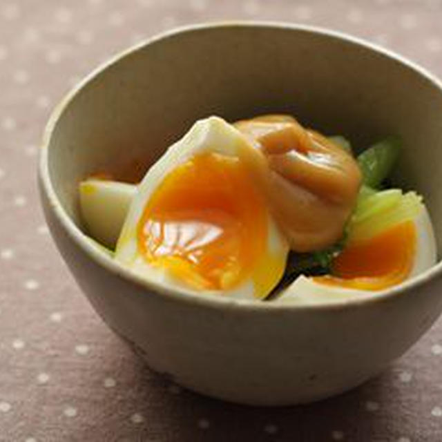 小松菜と半熟玉子のごまマヨサラダ