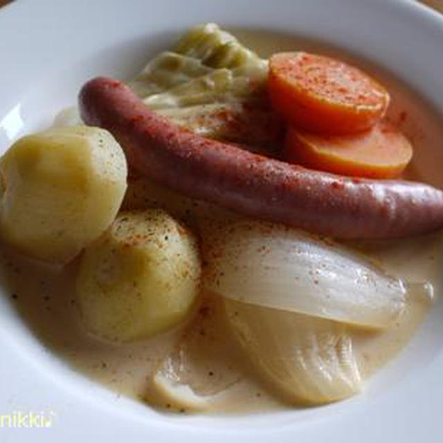 「ドイツ料理」ウィンナーと野菜のグヤーシュ♪