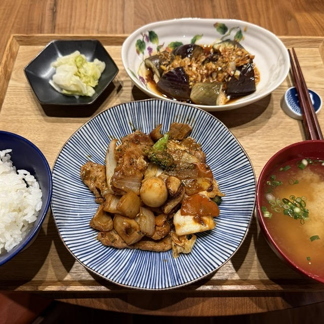 【献立】豚肉と野菜の中華風炒め、ささみと茄子の香味ねぎダレ、白菜のお漬物、豆腐のお味噌汁