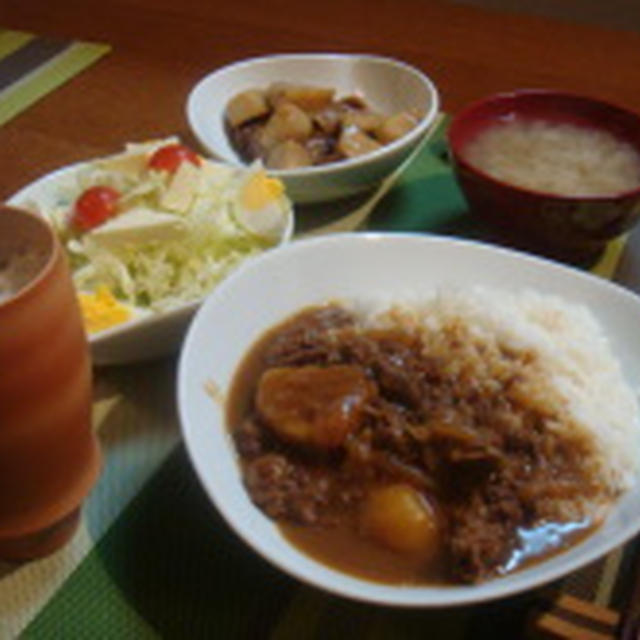 牛肉カレーとサトイモの煮っ転がし