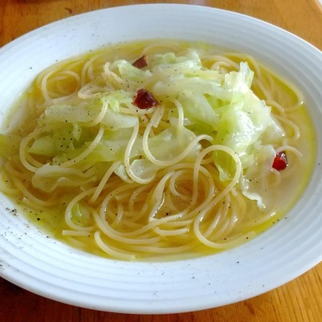 キャベツとアンチョビのペペロンチーノ