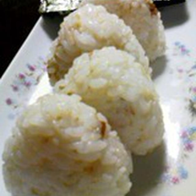 「梅ごはんのおむすび」