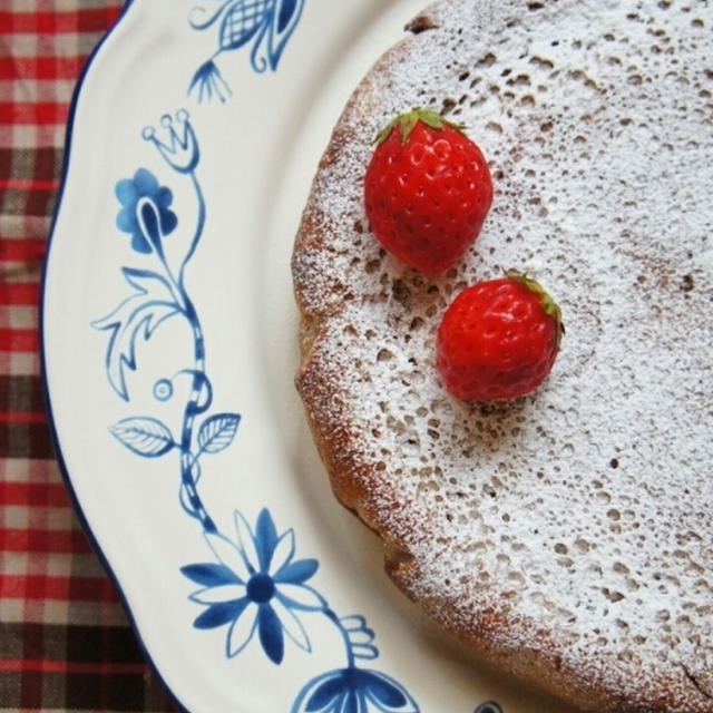 フライパンでしっとりミルキー苺ホワイトチョコケーキ