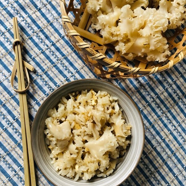 コリコリ食感が旨い！花びら茸ごはん