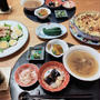 なす、かぼちゃのグラタン、鶏チャーシュー味玉のサラダ、小鉢4品ときのこスープで晩酌