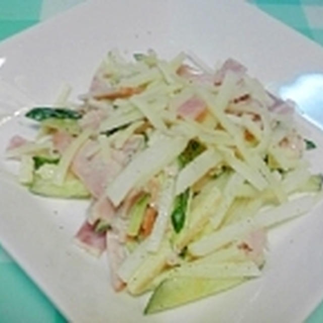 シャキシヤキして美味しい、大根とりんごのサラダ♪