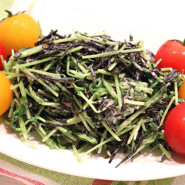 【簡単！副菜】レンチンですぐできる！豆苗とひじきの簡単サラダ