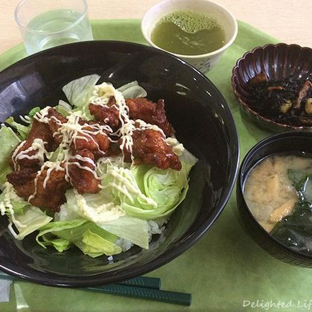 都庁第二庁舎のオブジェと職員食堂