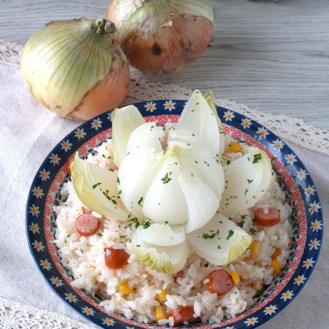 炊飯器で一発！旬の美味しさ倍増させる♪新玉ねぎソーセージコーン炊込みご飯。