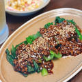 助かる副菜2品♪野菜・麺に大活躍！作り置きしたい肉味噌と、包丁いらずで3分！カニカマサラダ