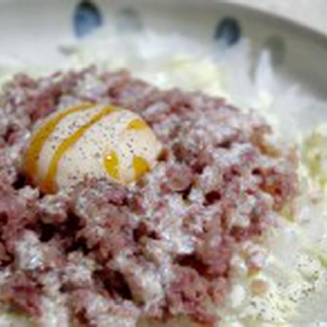 新たまねぎtoコンビーフno月見サラダ de 男子飯