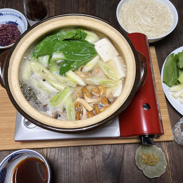 杏茸丹波しめじ鶏団子鍋うどん・大根柚津漬・菊花酢の物・柚子胡椒・マロニー