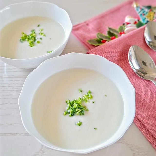 【カリフラワーとカブのポタージュ】真っ白なホワイトクリスマスのスープです！優しい味。