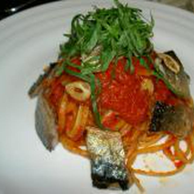 新秋刀魚のトマトソースパスタ