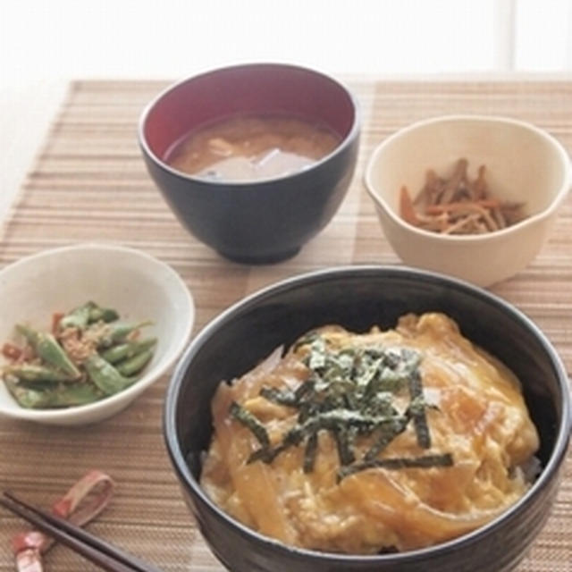 卵どんぶりでお昼ごはん