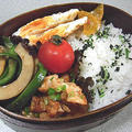 チンジャオロースと鳥のケチャップ炒め弁当（長い・・）