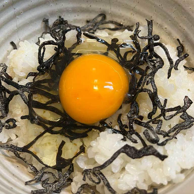塩昆布とごま油の卵かけご飯