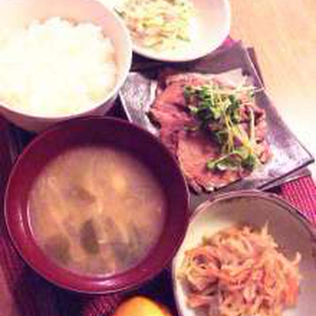 煮豚定食の夕食息子はてんこもり！