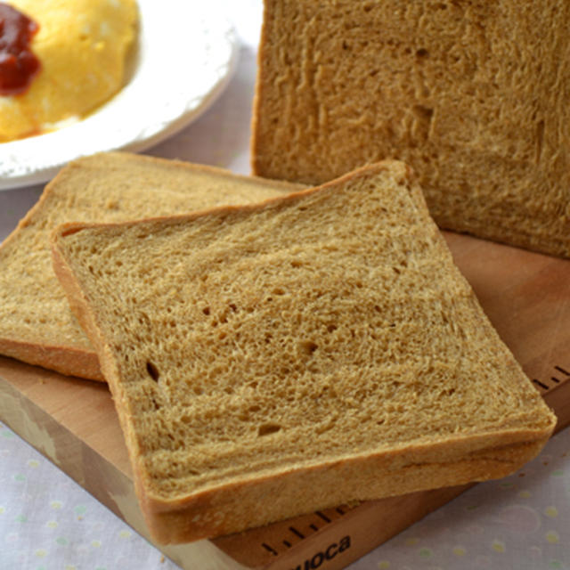 モラセス食パン。～中まで茶色のパン～　の昼ご飯。