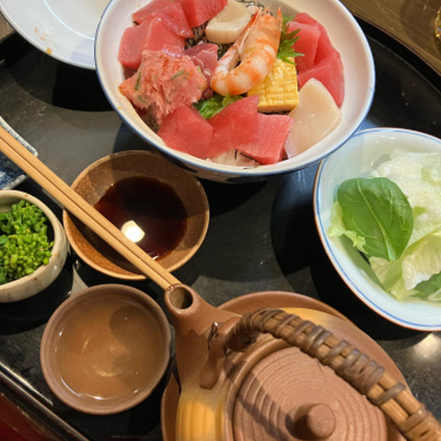 桜山隈屋でランチ、みんな予約なんだなあ