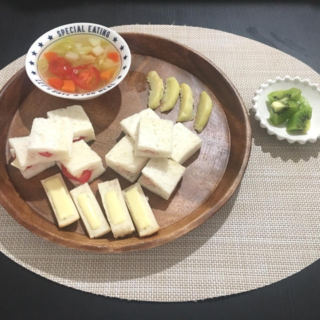 【幼児食】お子様ランチ♡トマトチーズ&ツナマヨのサンドイッチ
