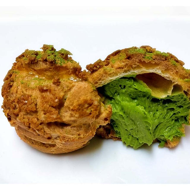 サクサク生地に宇治抹茶クリーム「ヨックモックの手作りクッキーシュー MATCHA」東京駅限定