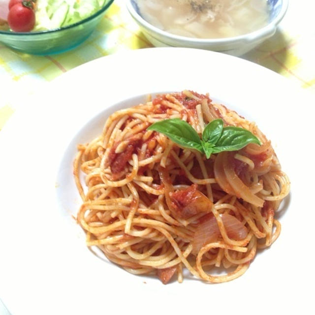 ベーコンとしめじのトマトソースパスタ