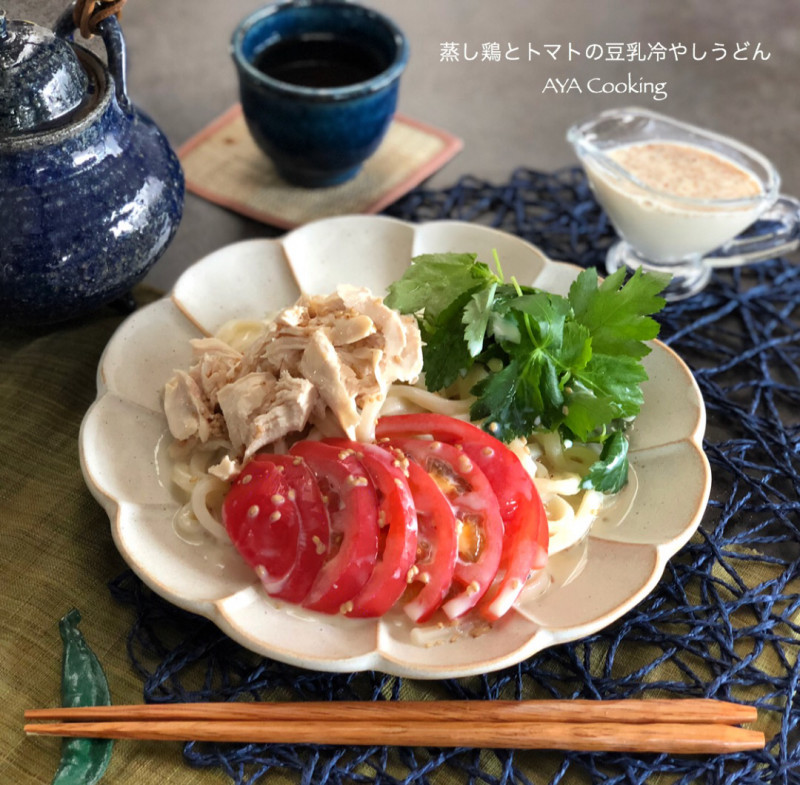 似てる？ 蒸し鶏とトマトの豆乳冷やしうどんとプチシュー作り