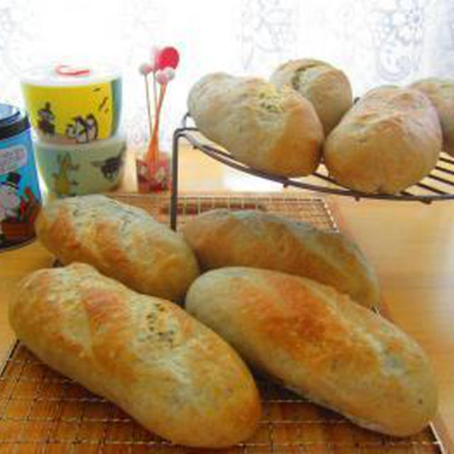 黒ねり胡麻のコッペパン♪ウインナーサンド♪