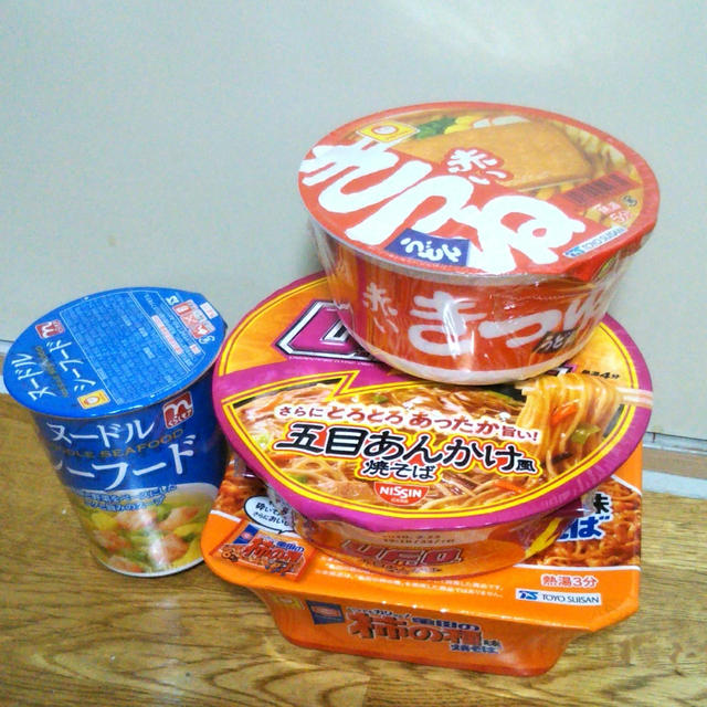 台風☆カップラーメンの誘惑に負ける…