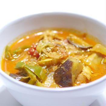 いろんなスパイスで作る「野菜たっぷりカレースープ」結果美味しい！で、カレー粉、ガラムマサラ、カレールゥの違いは？