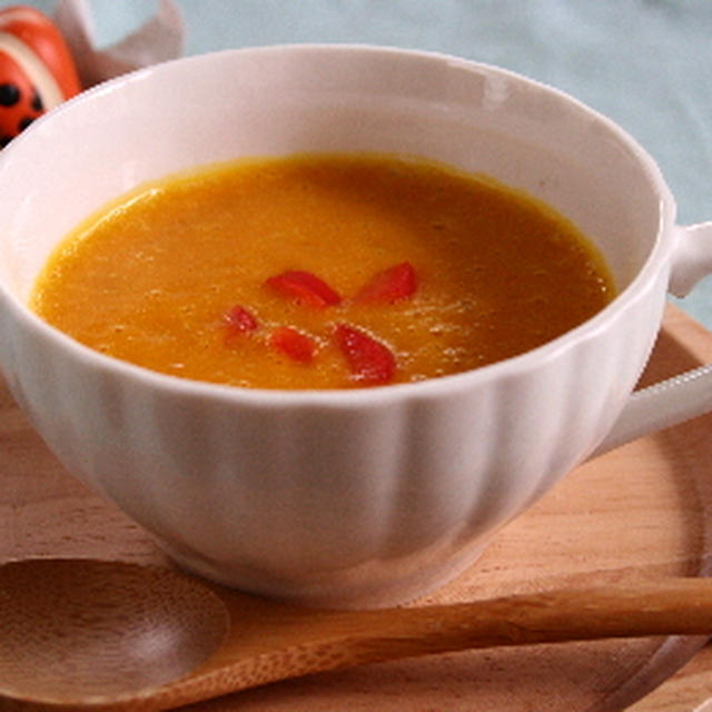 ハロウィーン☆簡単かぼちゃレシピ「かぼちゃとパプリカのスープ」