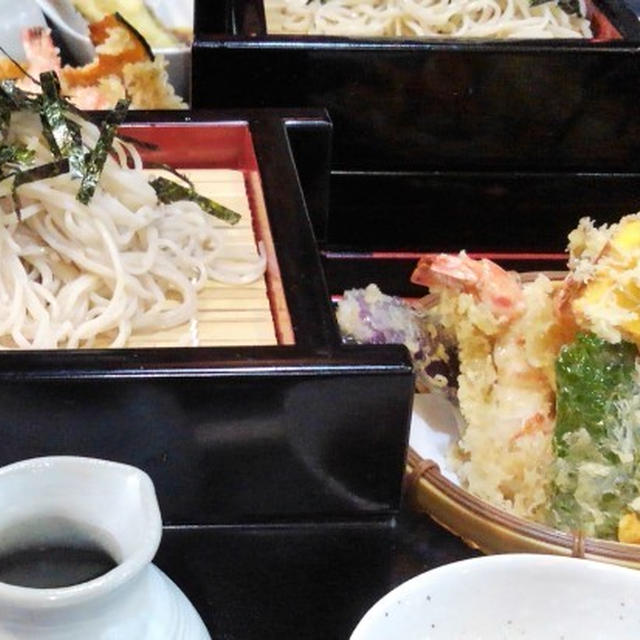 ■外ご飯と編み物【天婦羅蕎麦／ダイソーで見つけた面白編み物グッズ】