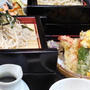 ■外ご飯と編み物【天婦羅蕎麦／ダイソーで見つけた面白編み物グッズ】
