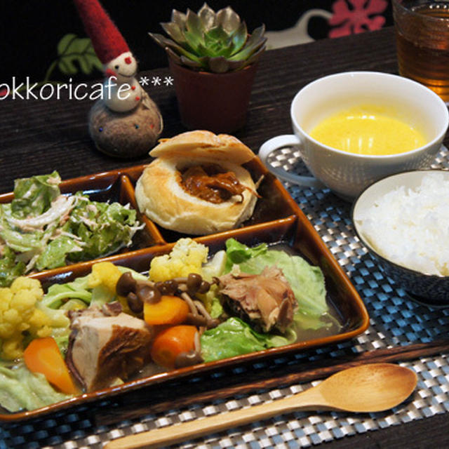 （夕飯）　チキンと野菜の煮物とビーフシチューポット