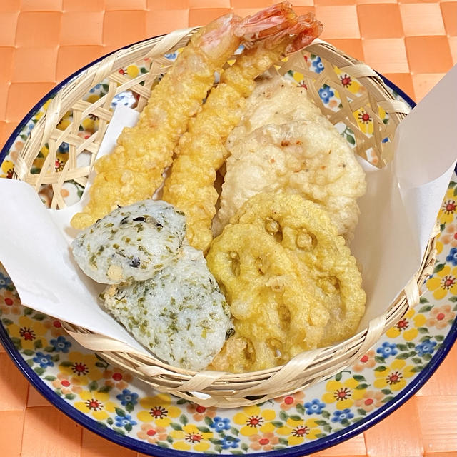 薬膳ってなぁに？今日は健康運の天ぷらがラッキー、人気もアップ、エビのカレーあられ天ぷらで薬膳！