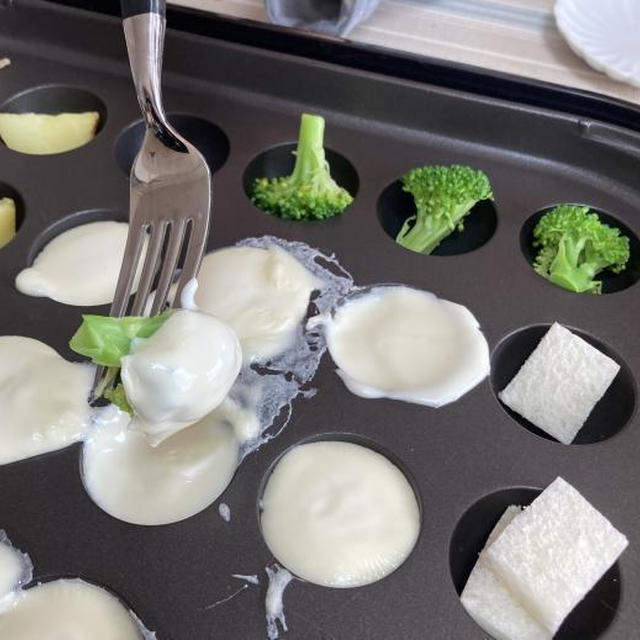 たこ焼き器でチーズフォンデュ🎵