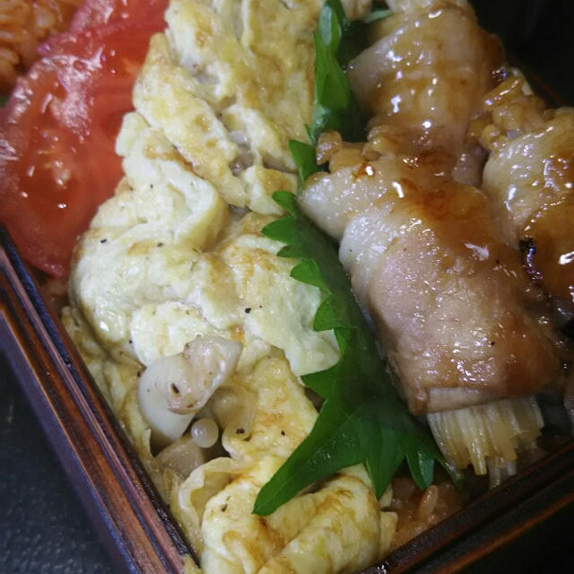 チキンライスと肉巻き弁当