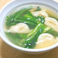 サッと煮て簡単＆ボリューミィ！にらと水餃子のピリ辛スープ。
