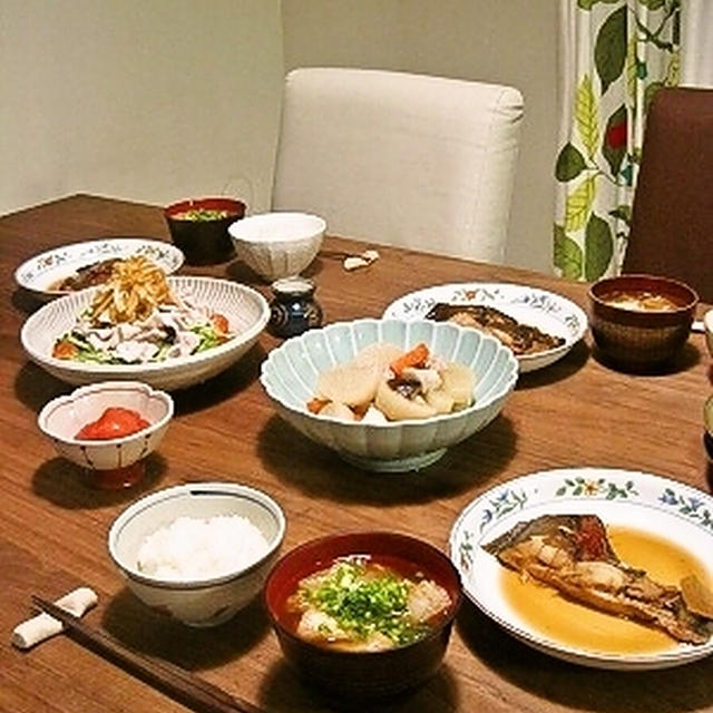 カレイの煮つけ、ranranちゃんの*新玉ドレで豚しゃぶサラダ
