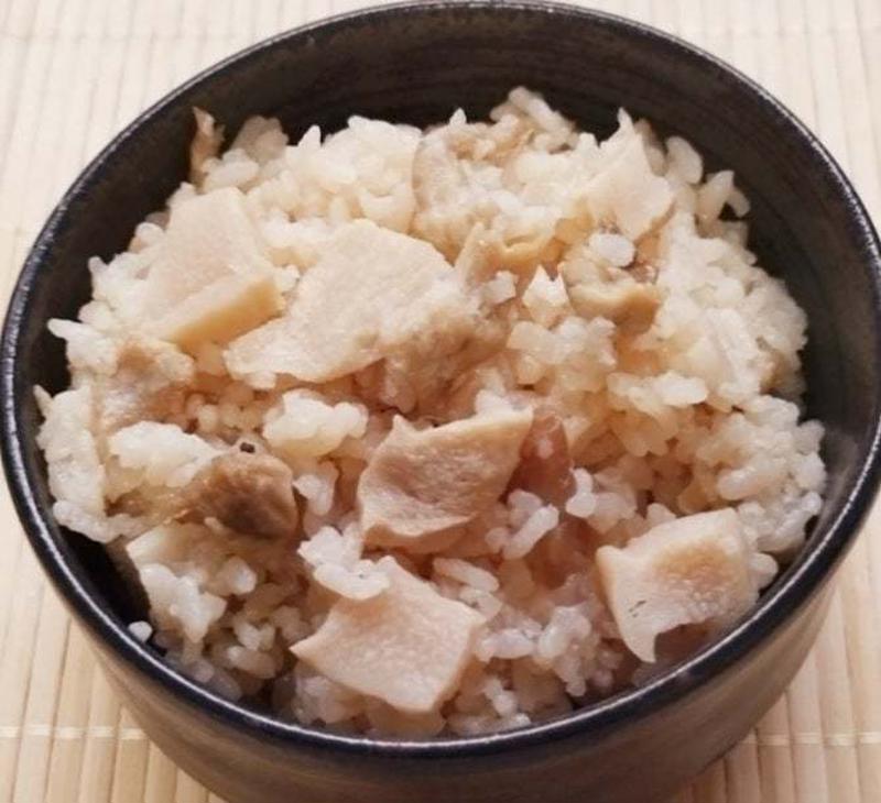 たけのこと鶏せせりの炊き込みご飯