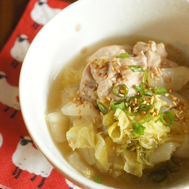 ヘルシー！白菜と鶏もも肉の優しい煮込み。