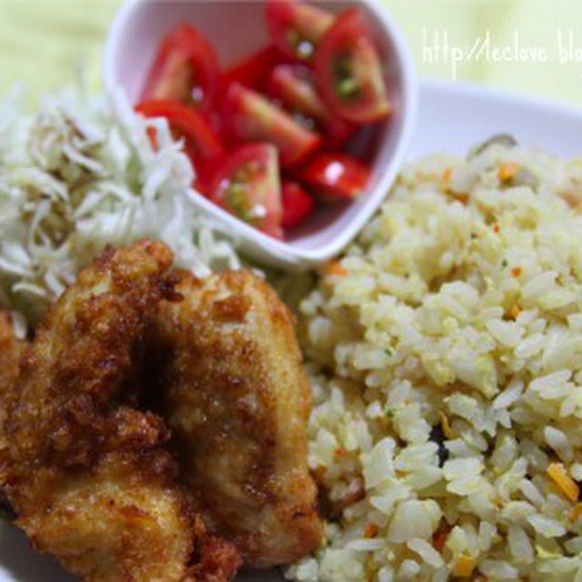 大盛り炒飯とササミフライのワンプレート