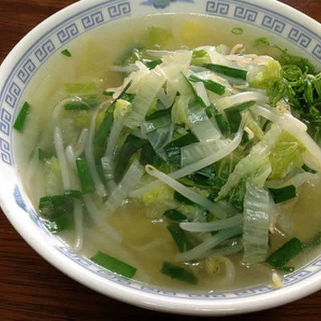 お昼の麺は「野菜たっぷりラーメン」