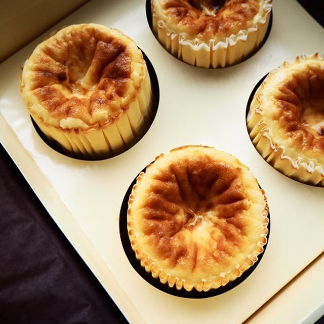 GAZTAのバスクチーズケーキとデーツと焼きあずき