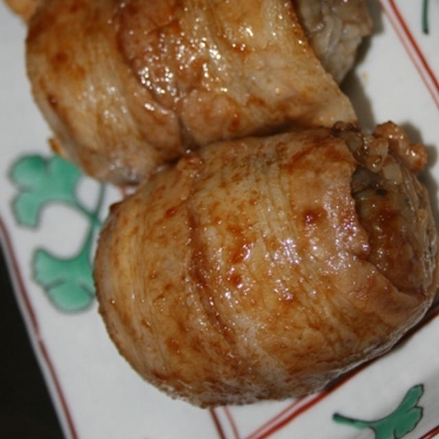 4月10日　　夕方飯　　舞茸おこげご飯の肉巻おにぎり
