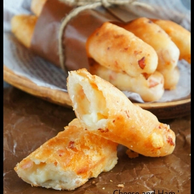 【捏ねない！発酵なし！】フライパンでチーズとハムのクリスピー☆スティックブレッド と イメージ