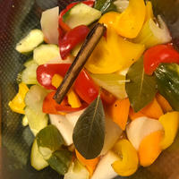 冷蔵庫にある野菜でピクルス！